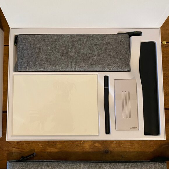 Wacom Intuos Pro Paper Edition digital graphic drawing tablet and case Medium - Picture 13 of 16